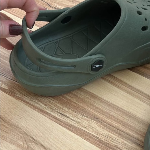 Crocs - Picture 3 of 4